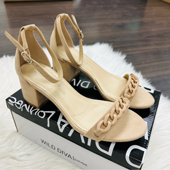 Wild Diva Shoes - Nude suede chain low heel